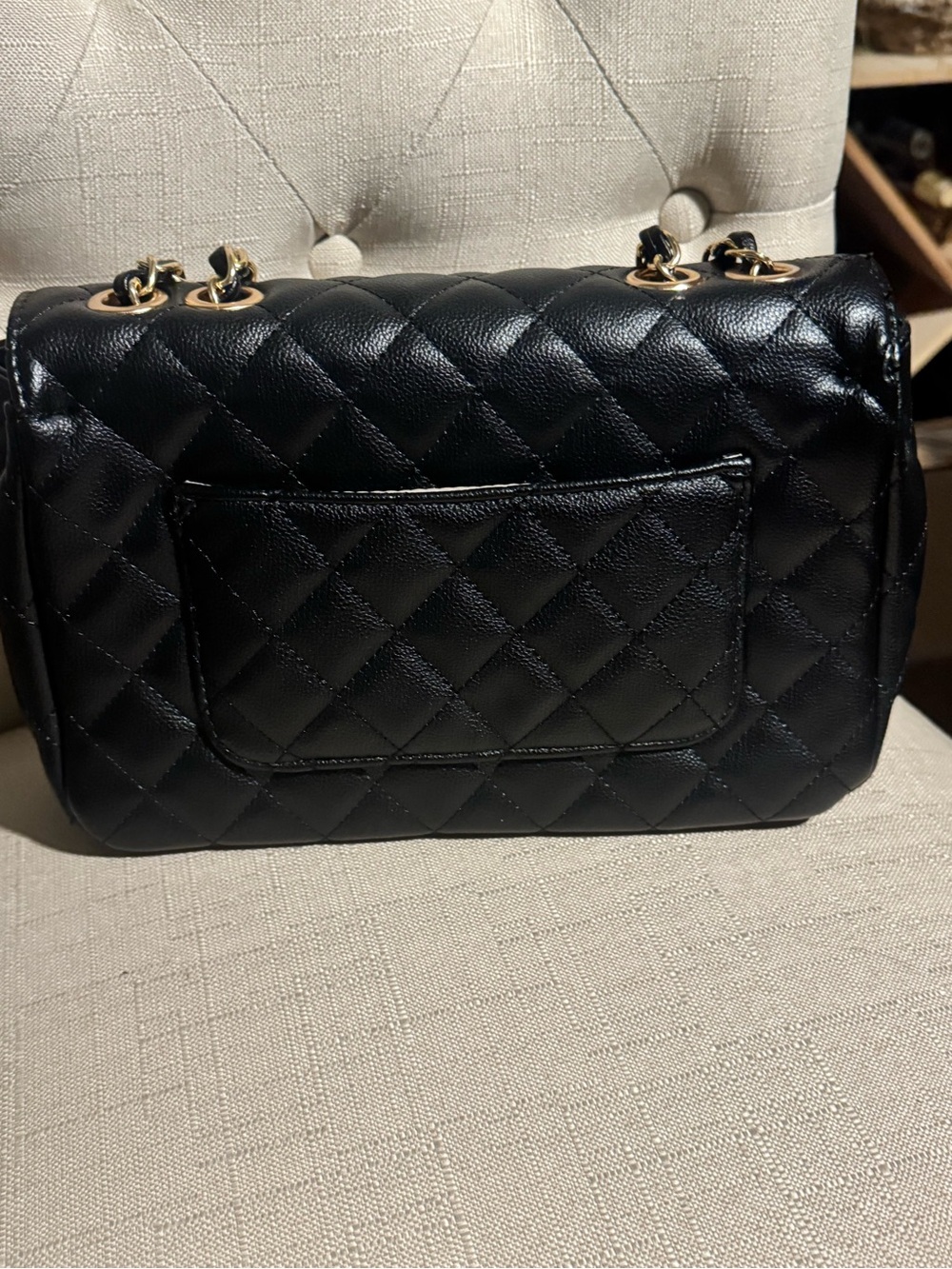 Ello Classy black Whitley Quilted Chain Shoulder Bag w/ Turn‑Lock Closure - Picture 3 of 9